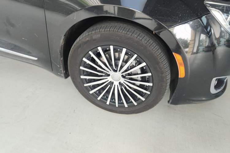 Used Chrysler Grand Voyager PHEV 2018 3.6L Plug-in Hybrid Right Front Wheel Hub