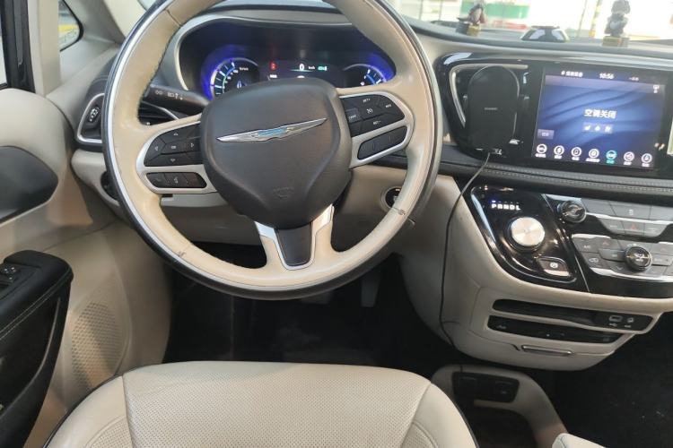 Used Chrysler Grand Voyager PHEV 2018 3.6L Plug-in Hybrid Steering Wheel