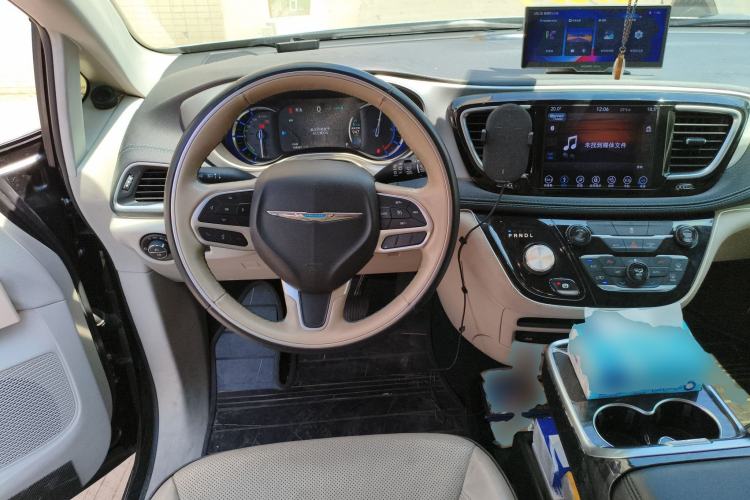 Used Chrysler Grand Voyager PHEV 2018 3.6L Plug-in Hybrid Steering Wheel