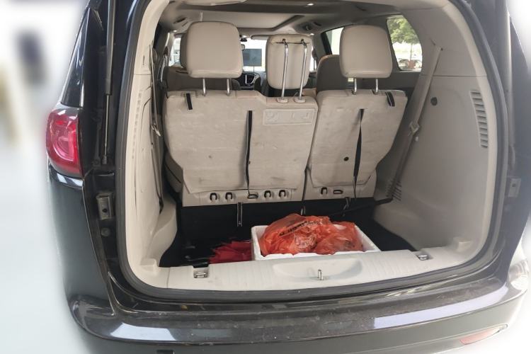 Used Chrysler Grand Voyager PHEV 2018 3.6L Plug-in Hybrid Trunk