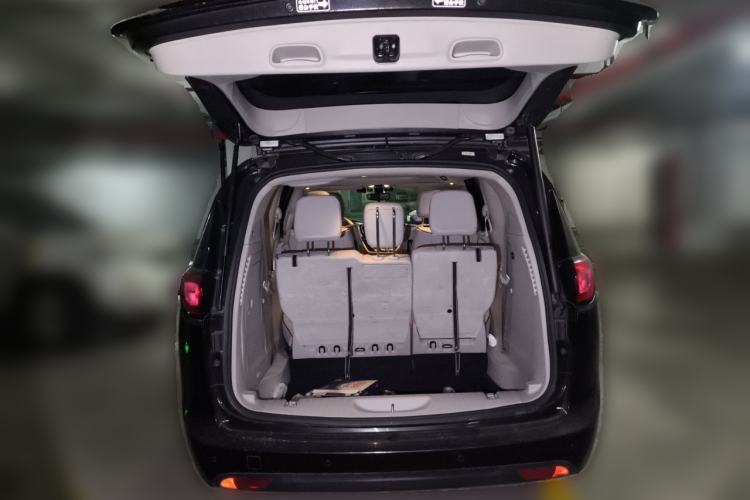 Used Chrysler Grand Voyager PHEV 2018 3.6L Plug-in Hybrid Trunk