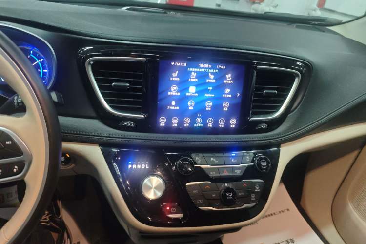 Used Chrysler Grand Voyager PHEV 2019 3.6L Plug-in Hybrid Audio And AC Panel