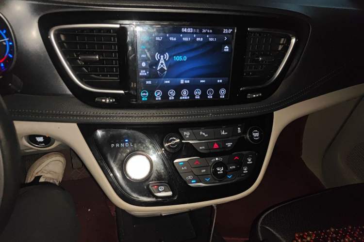 Used Chrysler Grand Voyager PHEV 2019 3.6L Plug-in Hybrid Audio And AC Panel