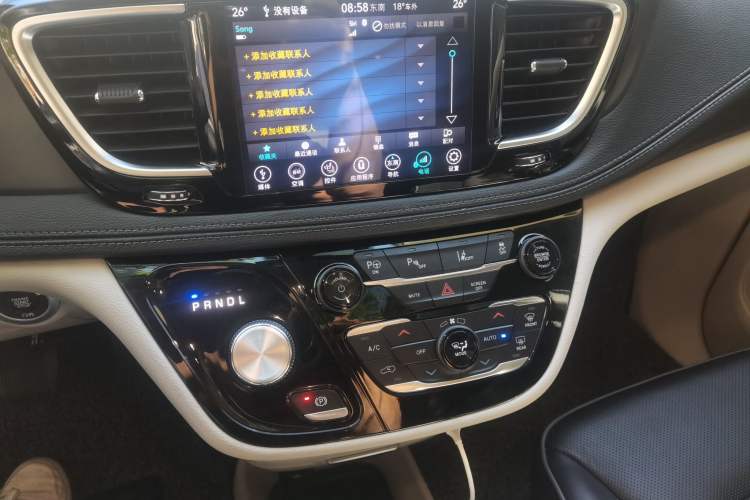 Used Chrysler Grand Voyager PHEV 2019 3.6L Plug-in Hybrid Audio And AC Panel
