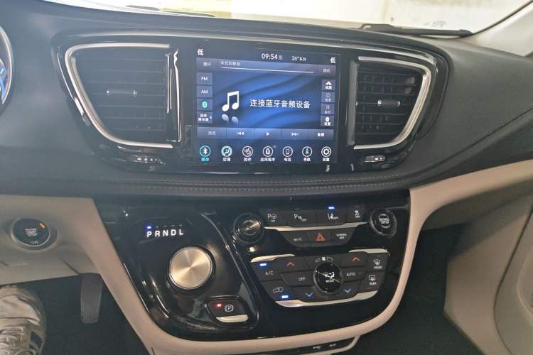 Used Chrysler Grand Voyager PHEV 2019 3.6L Plug-in Hybrid Audio And AC Panel