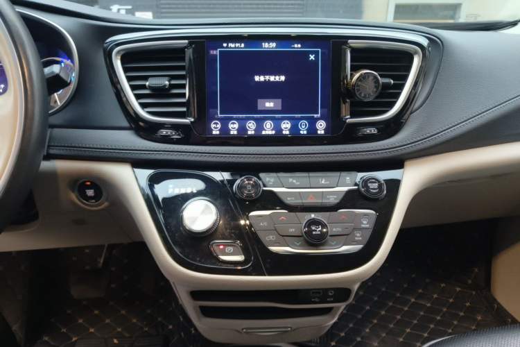 Used Chrysler Grand Voyager PHEV 2019 3.6L Plug-in Hybrid Audio And AC Panel