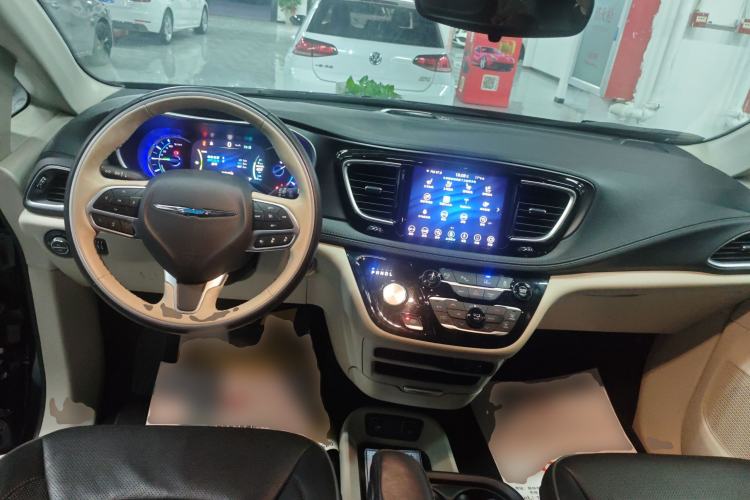 Used Chrysler Grand Voyager PHEV 2019 3.6L Plug-in Hybrid Center Console