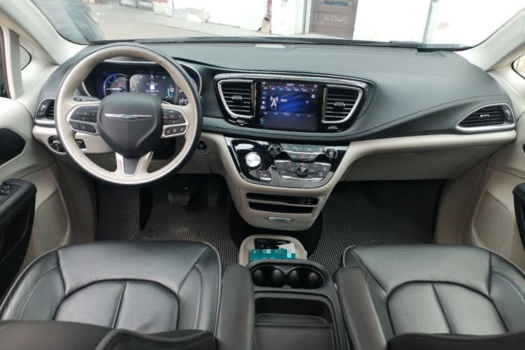 Used Chrysler Grand Voyager PHEV 2019 3.6L Plug-in Hybrid Center Console