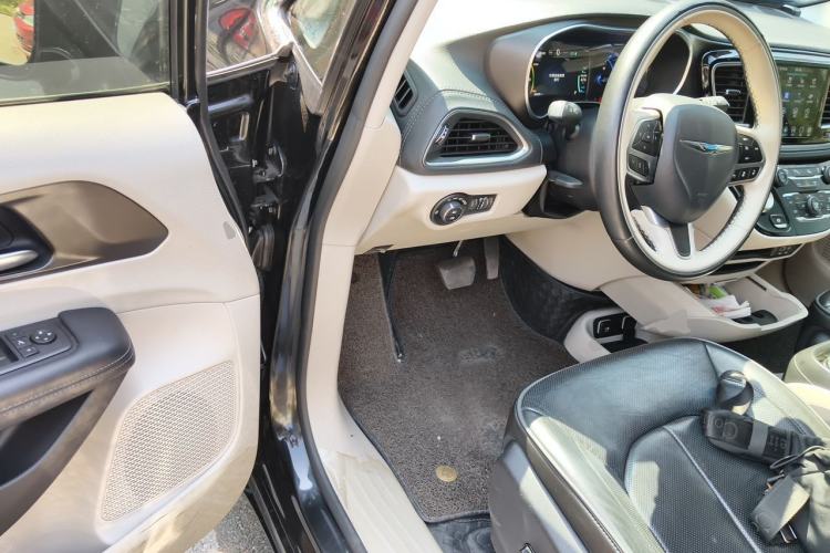 Used Chrysler Grand Voyager PHEV 2019 3.6L Plug-in Hybrid Driver Seat