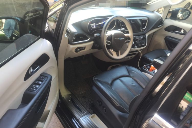 Used Chrysler Grand Voyager PHEV 2019 3.6L Plug-in Hybrid Driver Seat