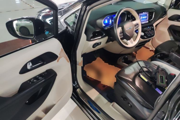 Used Chrysler Grand Voyager PHEV 2019 3.6L Plug-in Hybrid Driver Seat