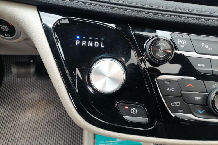 Used Chrysler Grand Voyager PHEV 2019 3.6L Plug-in Hybrid Gear Lever