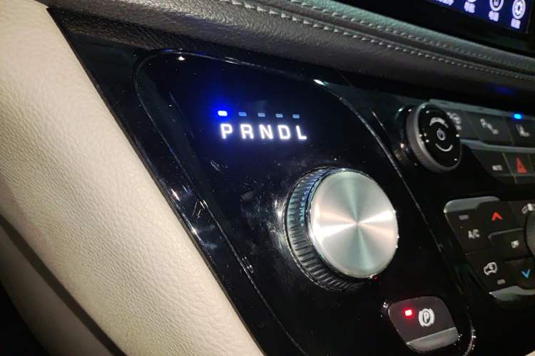 Used Chrysler Grand Voyager PHEV 2019 3.6L Plug-in Hybrid Gear Lever