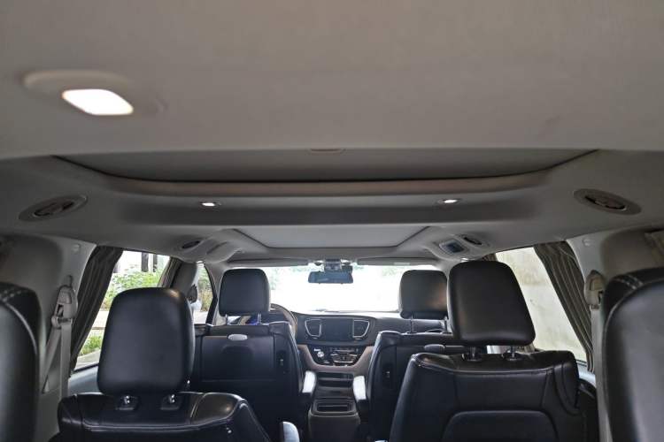 Used Chrysler Grand Voyager PHEV 2019 3.6L Plug-in Hybrid Headliner