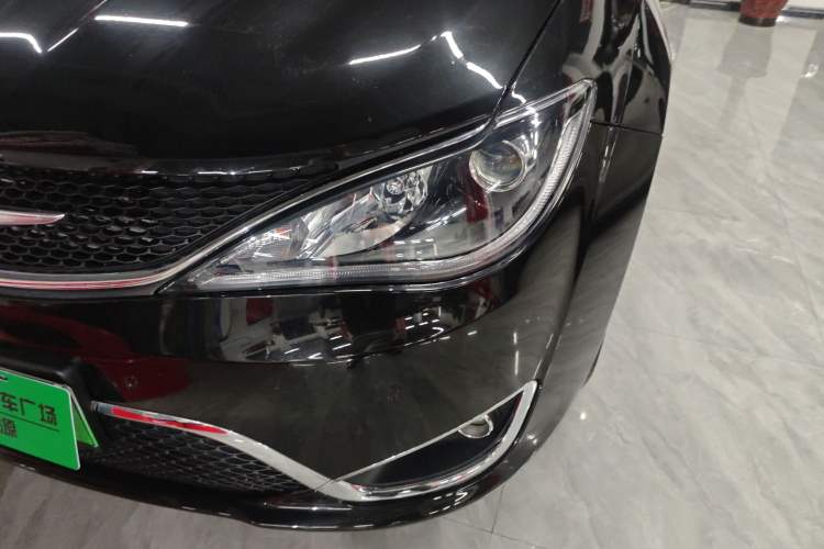 Used Chrysler Grand Voyager PHEV 2019 3.6L Plug-in Hybrid Left Front Headlight