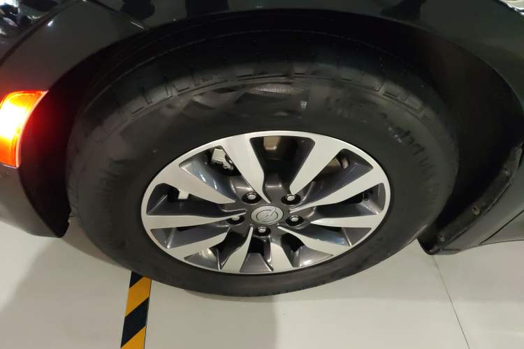Used Chrysler Grand Voyager PHEV 2019 3.6L Plug-in Hybrid Left Front Wheel Hub