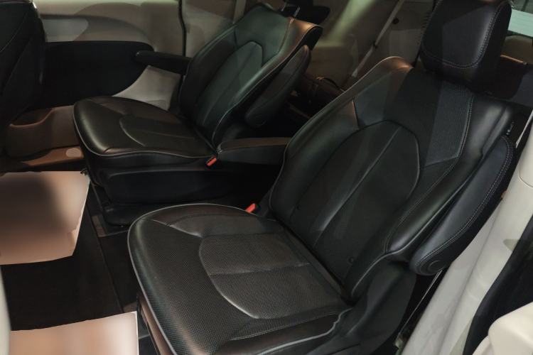 Used Chrysler Grand Voyager PHEV 2019 3.6L Plug-in Hybrid Left Rear Seat