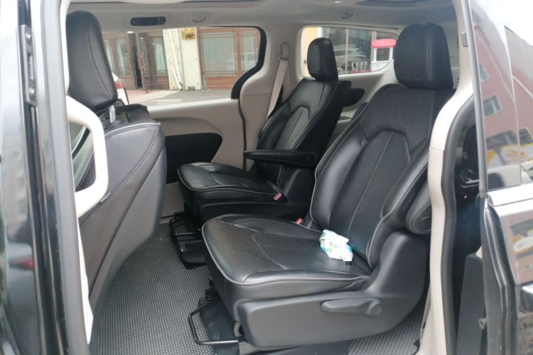 Used Chrysler Grand Voyager PHEV 2019 3.6L Plug-in Hybrid Left Rear Seat