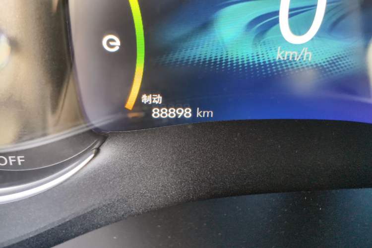 Used Chrysler Grand Voyager PHEV 2019 3.6L Plug-in Hybrid Odometer Close Up
