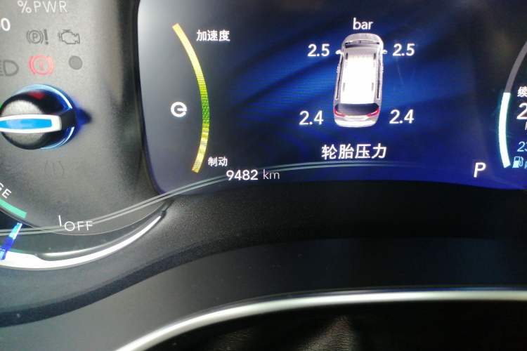 Used Chrysler Grand Voyager PHEV 2019 3.6L Plug-in Hybrid Odometer Close Up