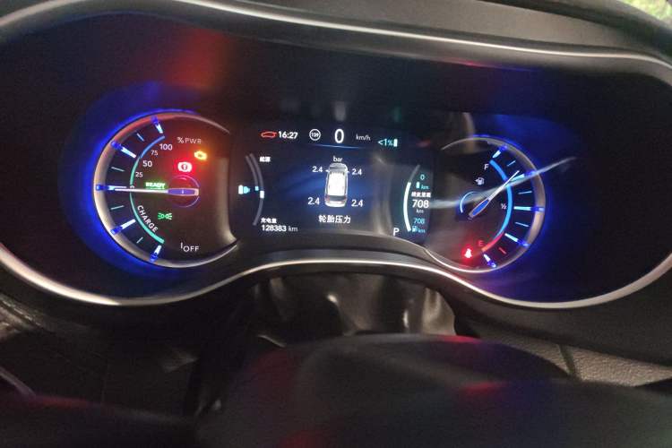 Used Chrysler Grand Voyager PHEV 2019 3.6L Plug-in Hybrid Odometer Close Up