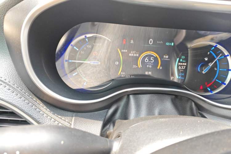 Used Chrysler Grand Voyager PHEV 2019 3.6L Plug-in Hybrid Odometer Close Up
