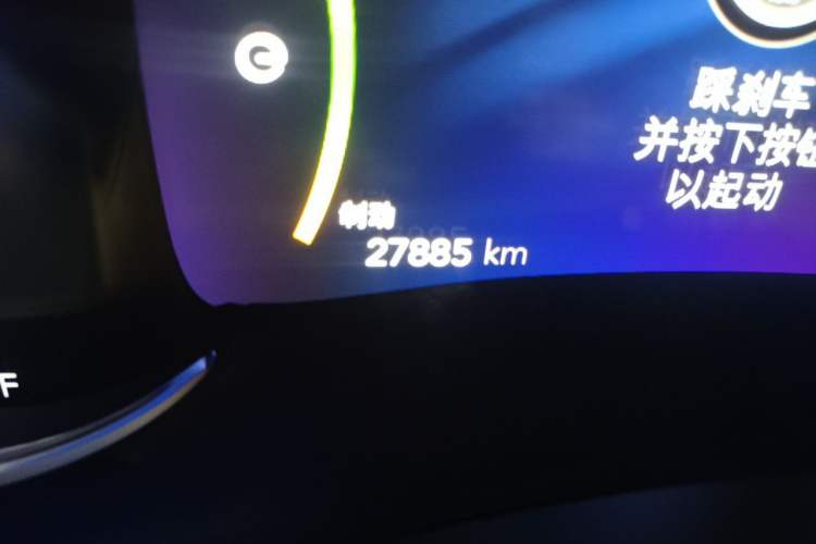 Used Chrysler Grand Voyager PHEV 2019 3.6L Plug-in Hybrid Odometer Close Up