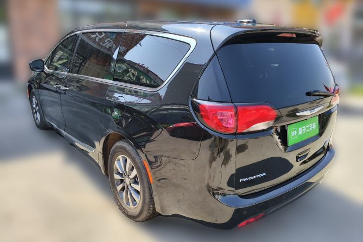 Used Chrysler Grand Voyager PHEV 2019 3.6L Plug-in Hybrid Rear Left 45 Deg