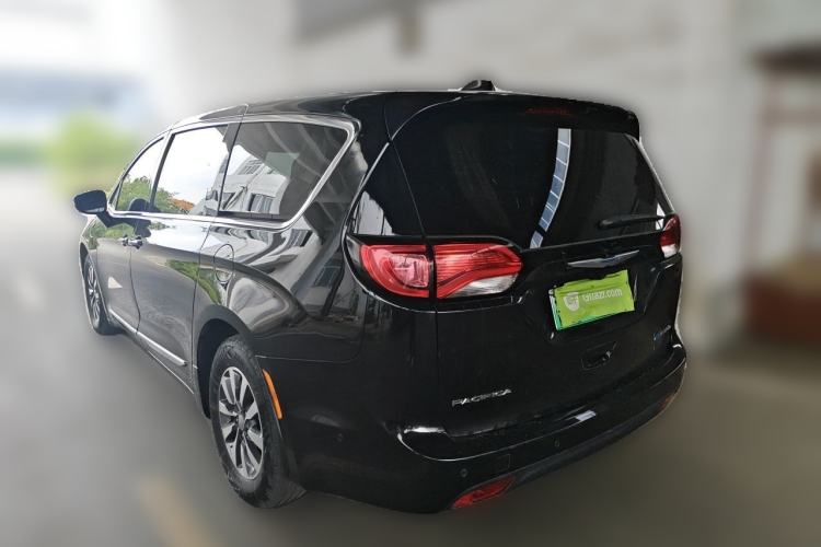 Used Chrysler Grand Voyager PHEV 2019 3.6L Plug-in Hybrid Rear Left 45 Deg