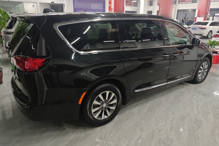 Used Chrysler Grand Voyager PHEV 2019 3.6L Plug-in Hybrid Rear Right 45 Deg