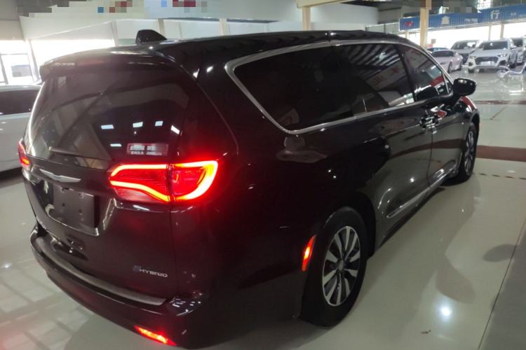 Used Chrysler Grand Voyager PHEV 2019 3.6L Plug-in Hybrid Rear Right 45 Deg