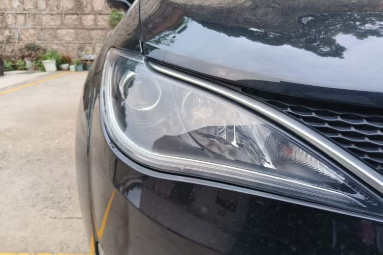 Used Chrysler Grand Voyager PHEV 2019 3.6L Plug-in Hybrid Right Front Headlight