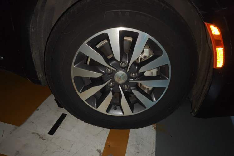 Used Chrysler Grand Voyager PHEV 2019 3.6L Plug-in Hybrid Right Front Wheel Hub