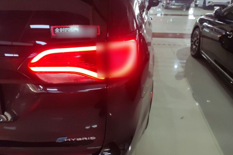 Used Chrysler Grand Voyager PHEV 2019 3.6L Plug-in Hybrid Right Rear Taillight