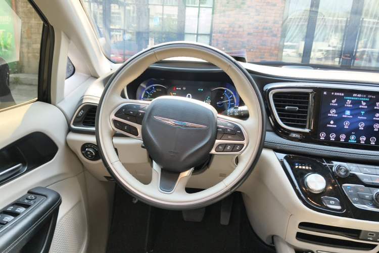 Used Chrysler Grand Voyager PHEV 2019 3.6L Plug-in Hybrid Steering Wheel