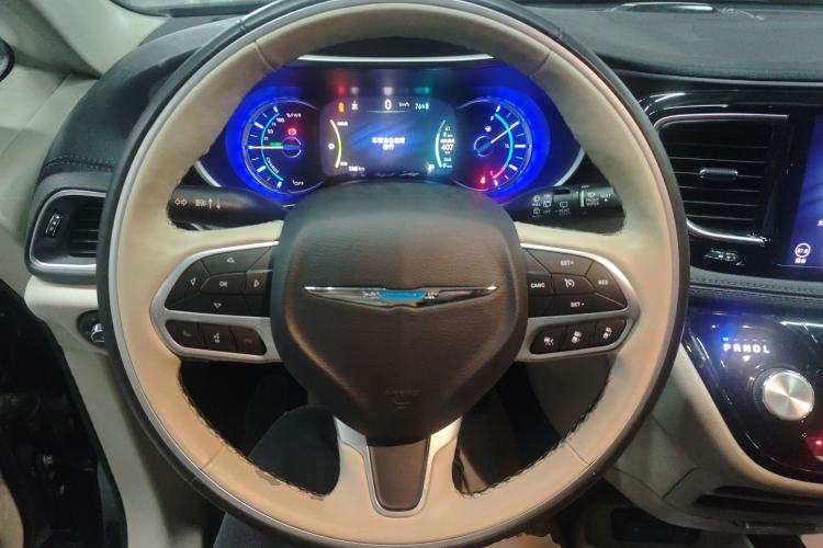 Used Chrysler Grand Voyager PHEV 2019 3.6L Plug-in Hybrid Steering Wheel