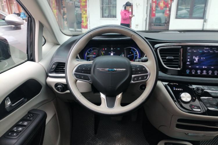 Used Chrysler Grand Voyager PHEV 2019 3.6L Plug-in Hybrid Steering Wheel