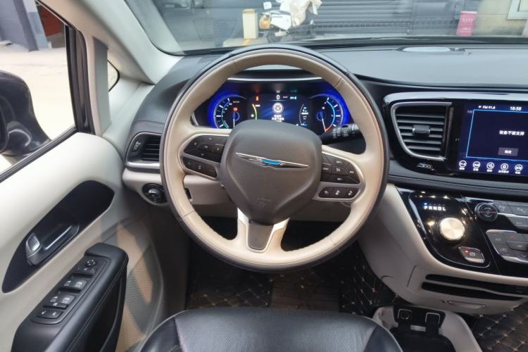Used Chrysler Grand Voyager PHEV 2019 3.6L Plug-in Hybrid Steering Wheel
