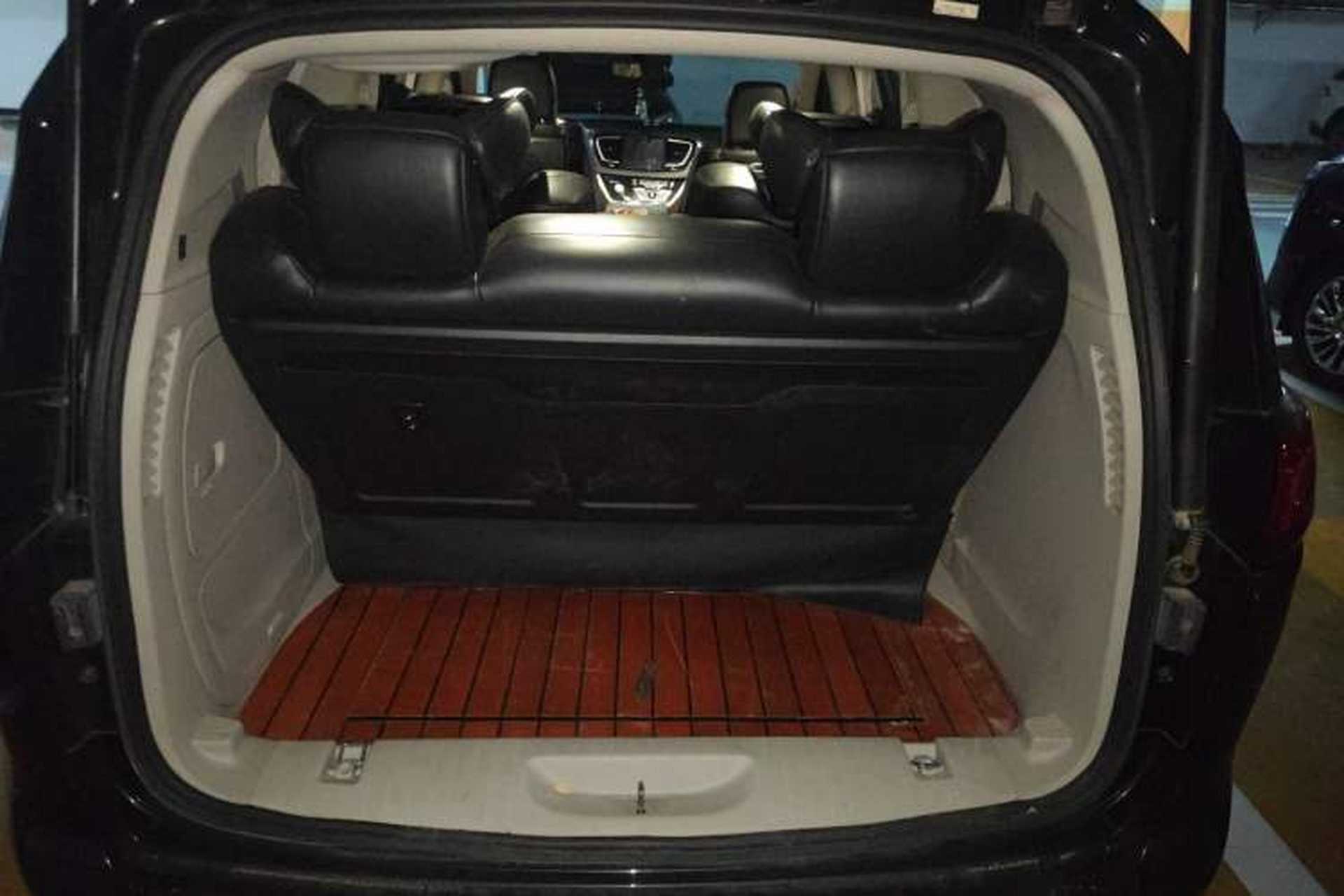 Used Chrysler Grand Voyager PHEV 2019 3.6L Plug-in Hybrid Trunk