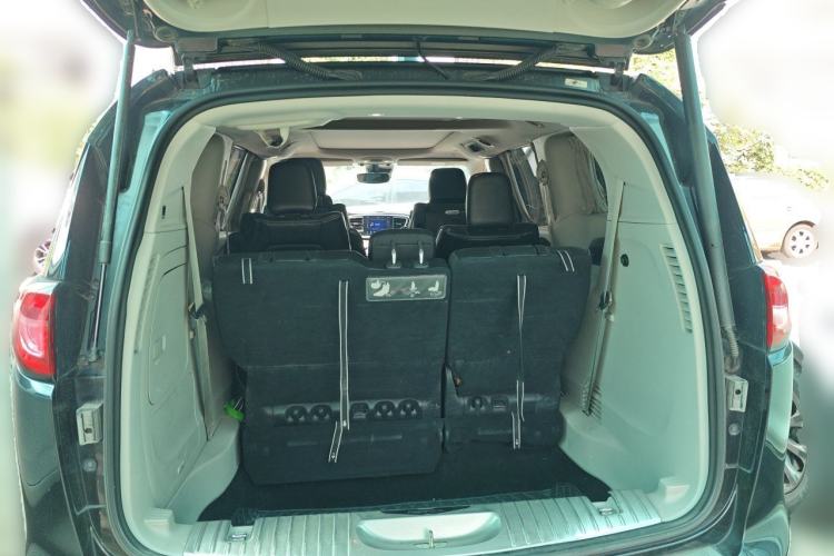 Used Chrysler Grand Voyager PHEV 2019 3.6L Plug-in Hybrid Trunk