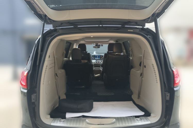Used Chrysler Grand Voyager PHEV 2019 3.6L Plug-in Hybrid Trunk