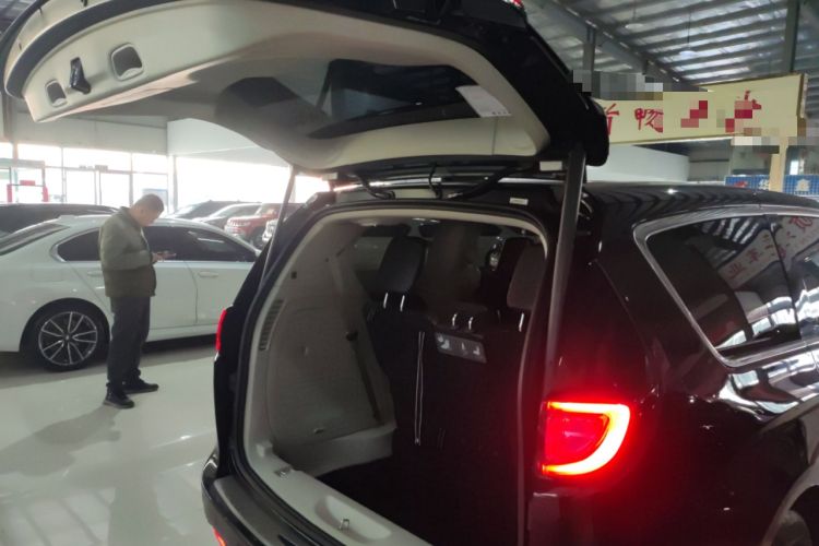 Used Chrysler Grand Voyager PHEV 2019 3.6L Plug-in Hybrid Trunk