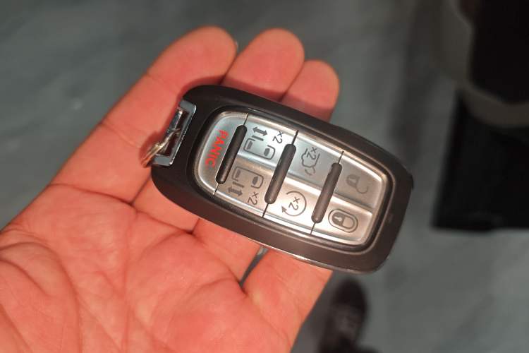 Used Chrysler Grand Voyager PHEV 2019 3.6L Plug-in Hybrid Vehicle Key