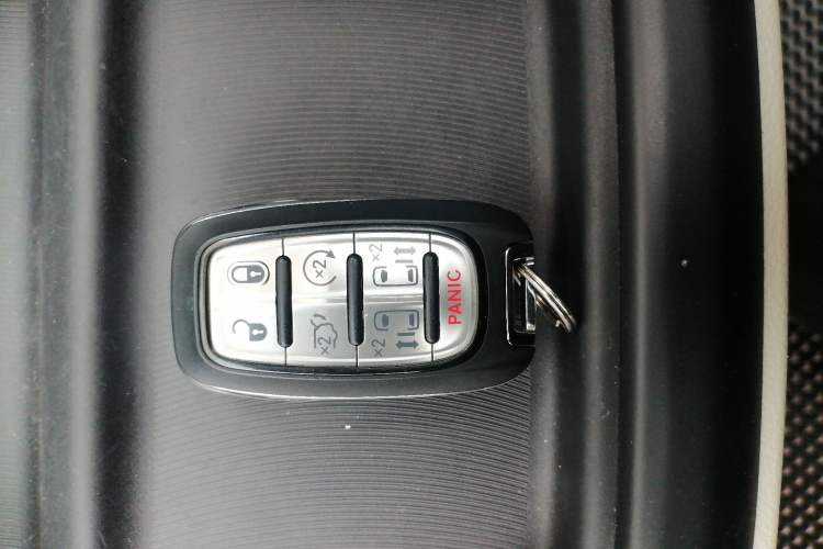 Used Chrysler Grand Voyager PHEV 2019 3.6L Plug-in Hybrid Vehicle Key