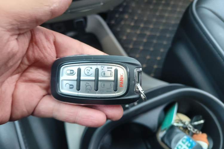 Used Chrysler Grand Voyager PHEV 2019 3.6L Plug-in Hybrid Vehicle Key