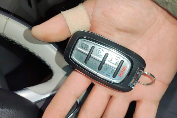 Used Chrysler Grand Voyager PHEV 2019 3.6L Plug-in Hybrid Vehicle Key