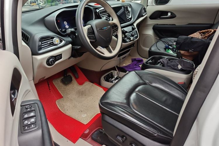Used Chrysler Grand Voyager PHEV 2019 3.6L Plug-in Hybrid Driver Seat