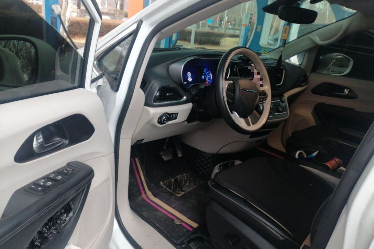 Used Chrysler Grand Voyager PHEV 2019 3.6L Plug-in Hybrid Driver Seat