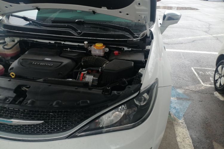 Used Chrysler Grand Voyager PHEV 2019 3.6L Plug-in Hybrid Engine Bay Left