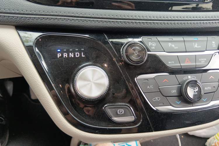 Used Chrysler Grand Voyager PHEV 2019 3.6L Plug-in Hybrid Gear Lever